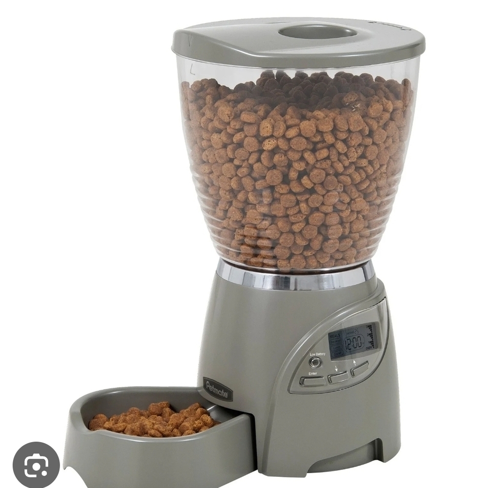 Automatic Pet Feeder in Gray
